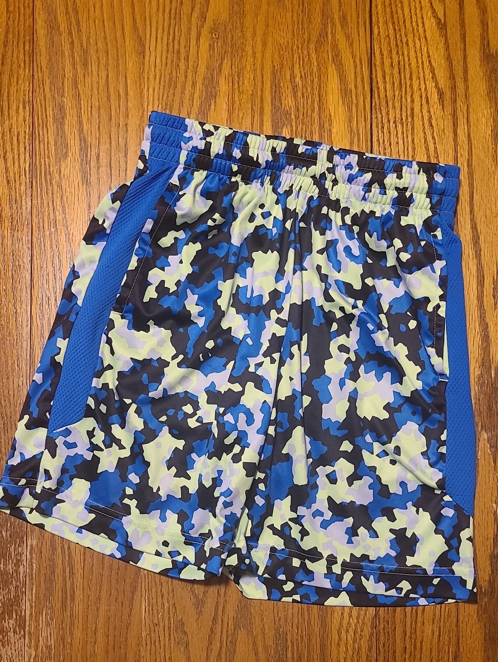 tek gear Blue & Black Camo Athletic Shorts - Boy's Medium